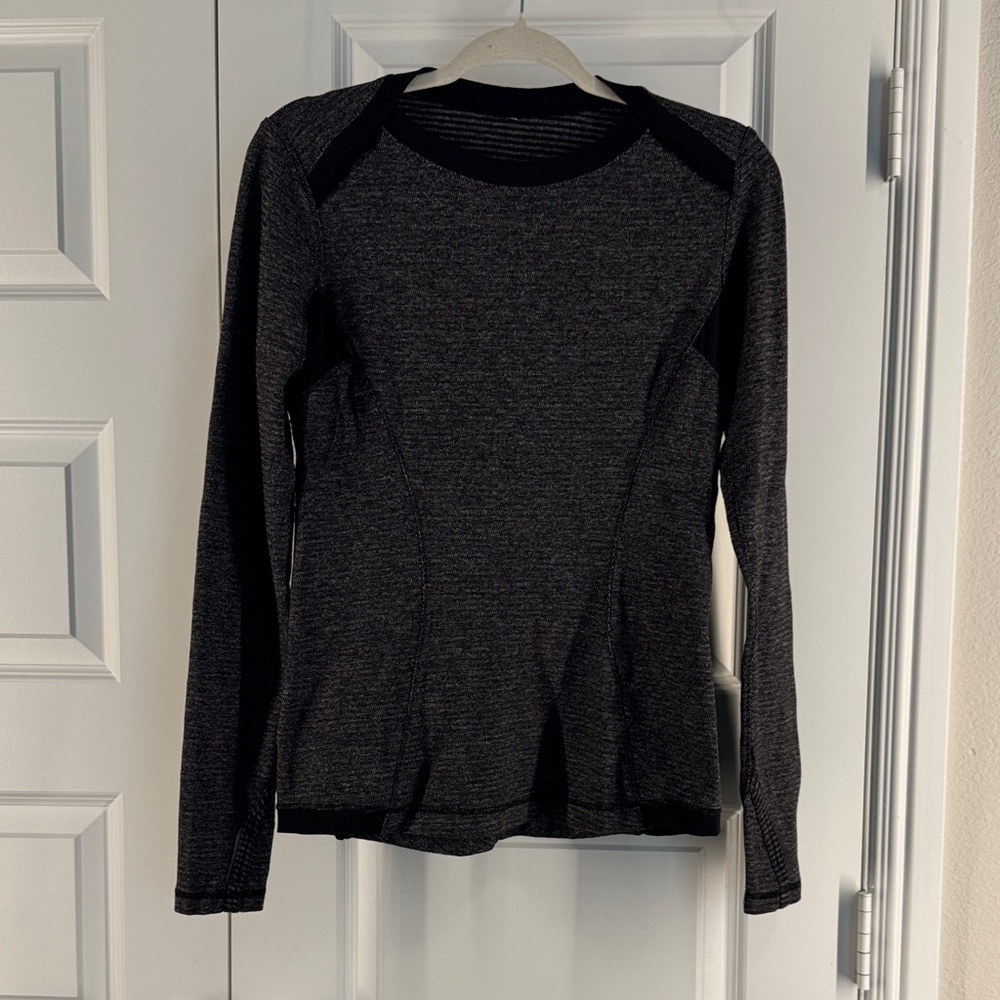 RARE Lululemon athletica Charcoal Long Sleeve Top size 6